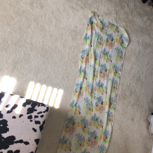 🌟HP🌟 J. Crew Lightweight Scarf in Yellow Floral - Picture 4 of 5